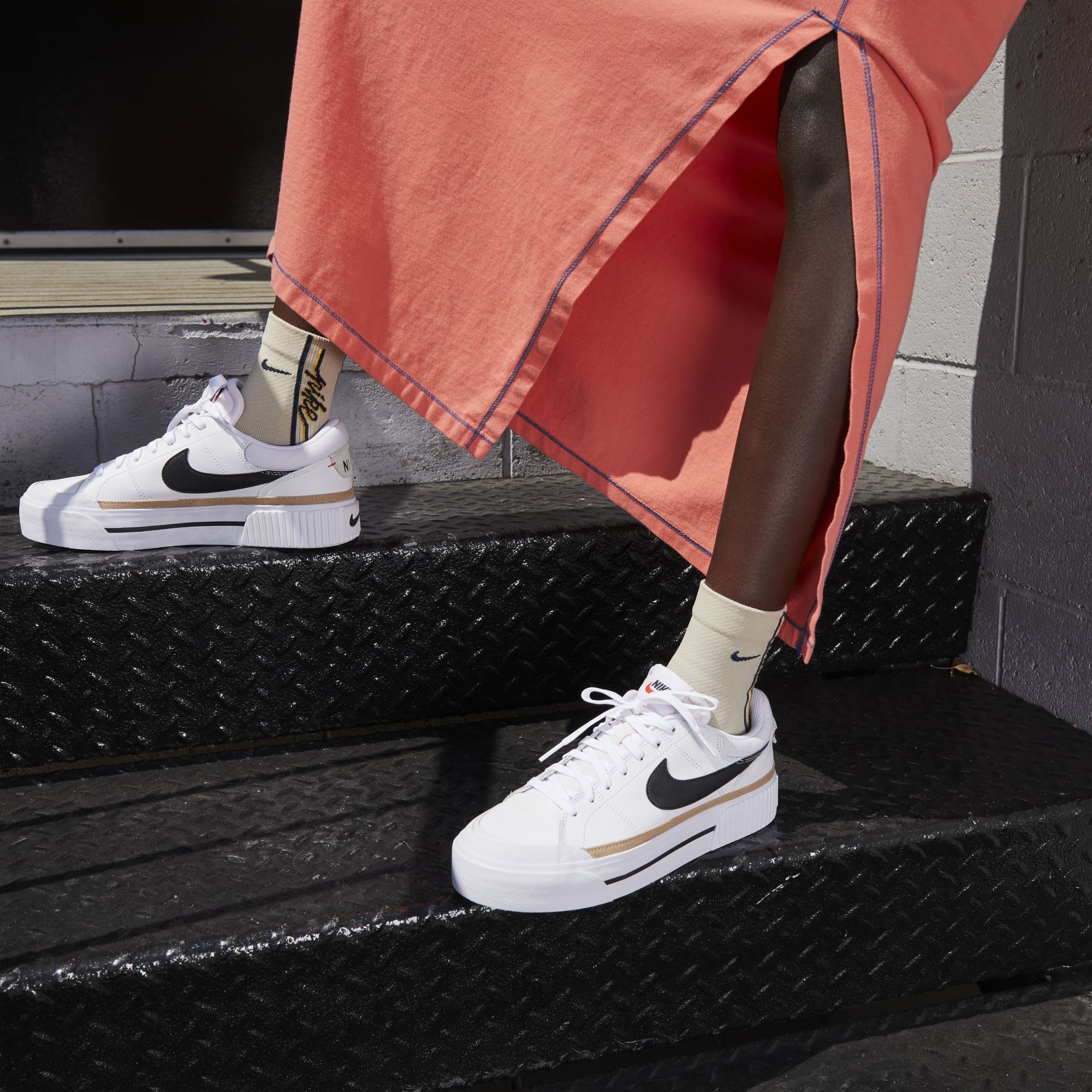 Nike Court Legacy Lift, Blanco/Negro-Cáñamo-Naranja, hi-res